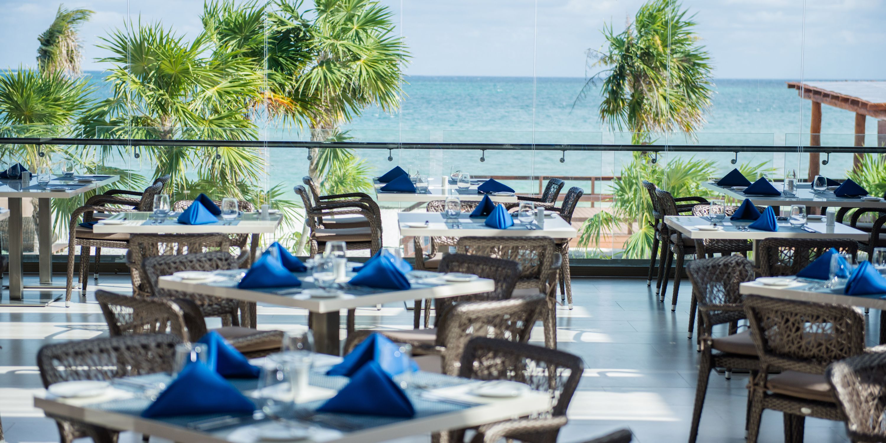 Hideaway Royalton Rc Terrace Restaurant 2